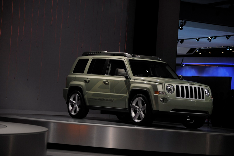Illustration for article titled Jeep Patriot EV Shoots Off In Detroit